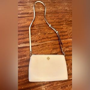 EUC Tory Burch Mercer Pebbled Zip Crossbody Bag